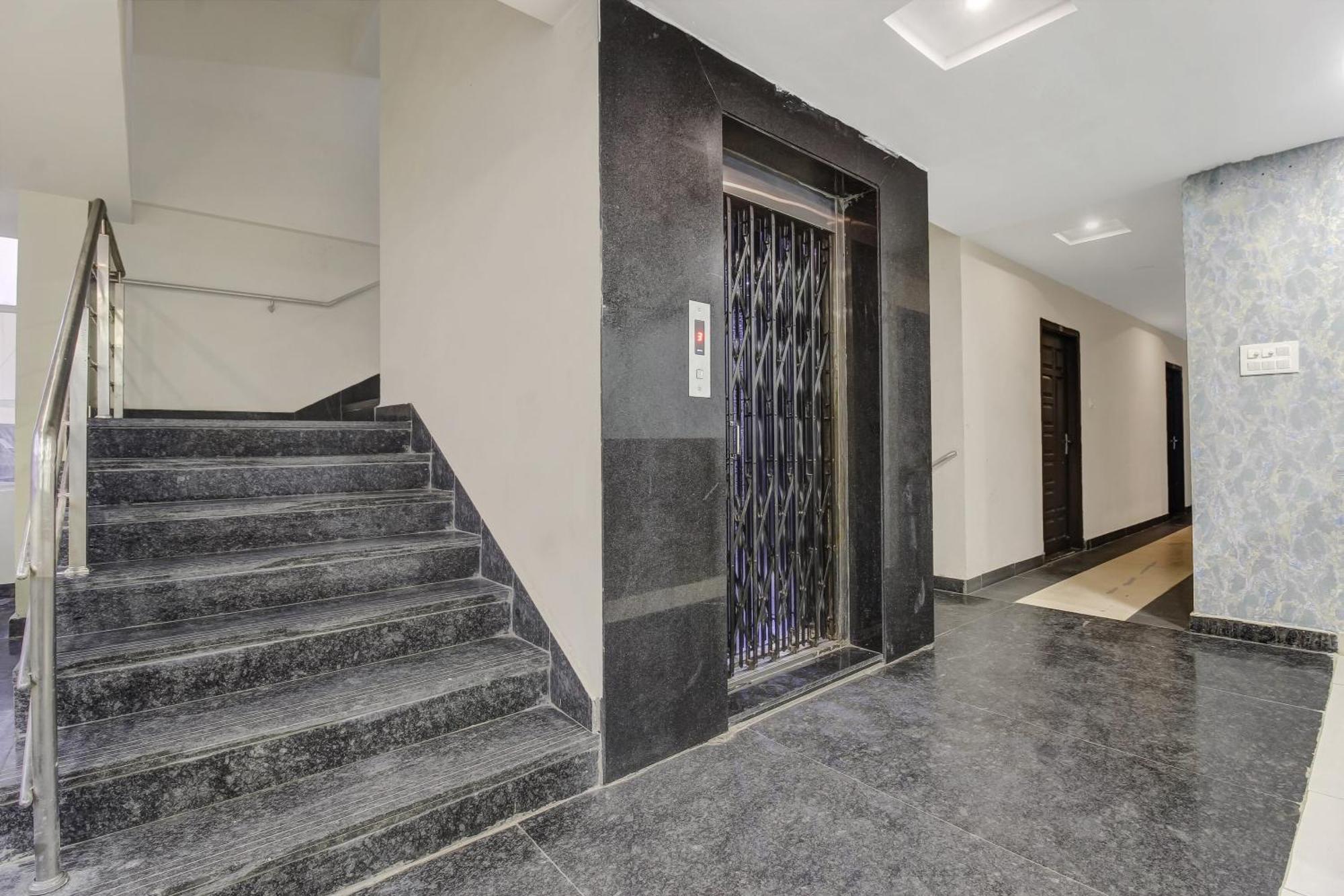 Collection O Galaxy Suites Хидерабад Екстериор снимка