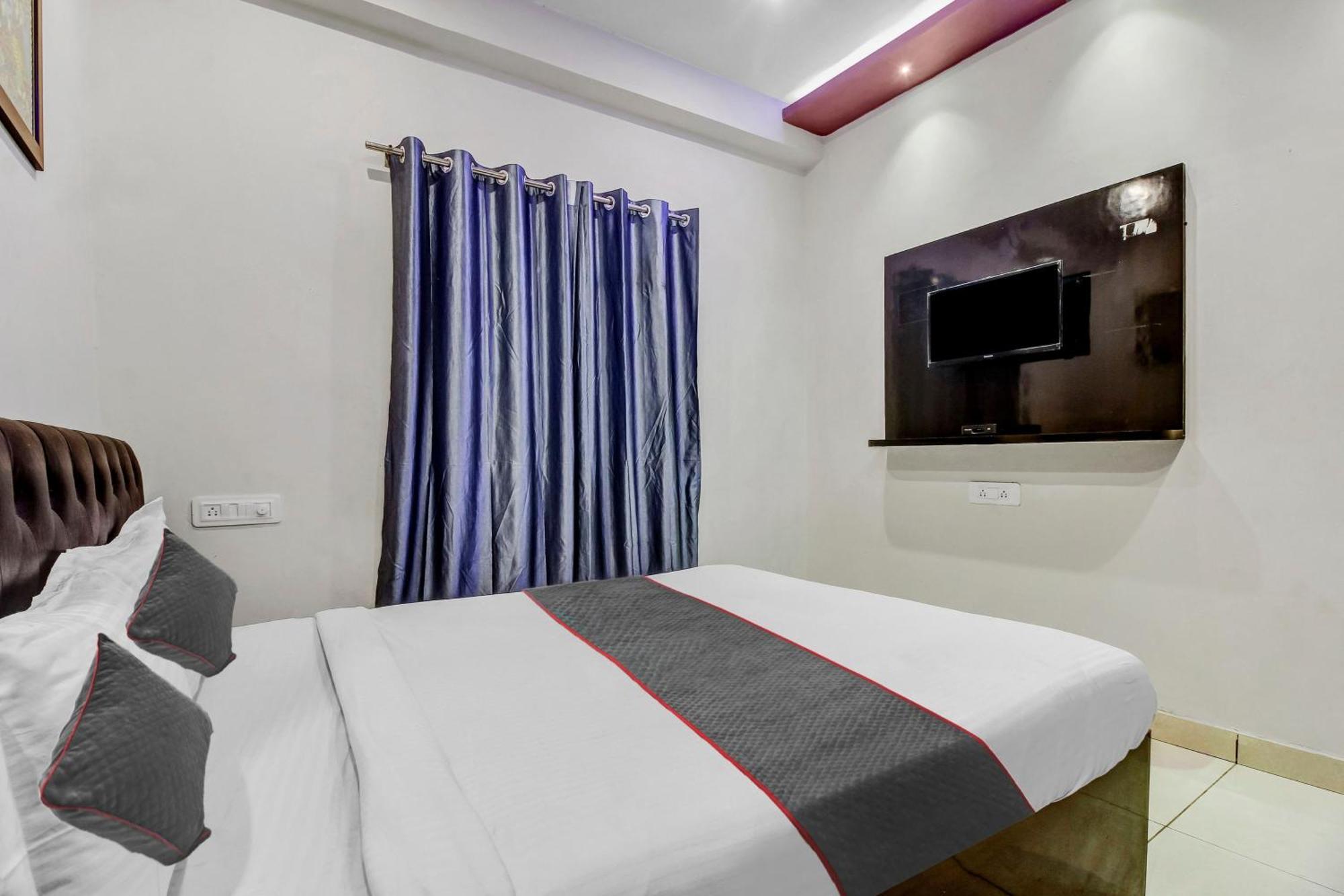 Collection O Galaxy Suites Хидерабад Екстериор снимка