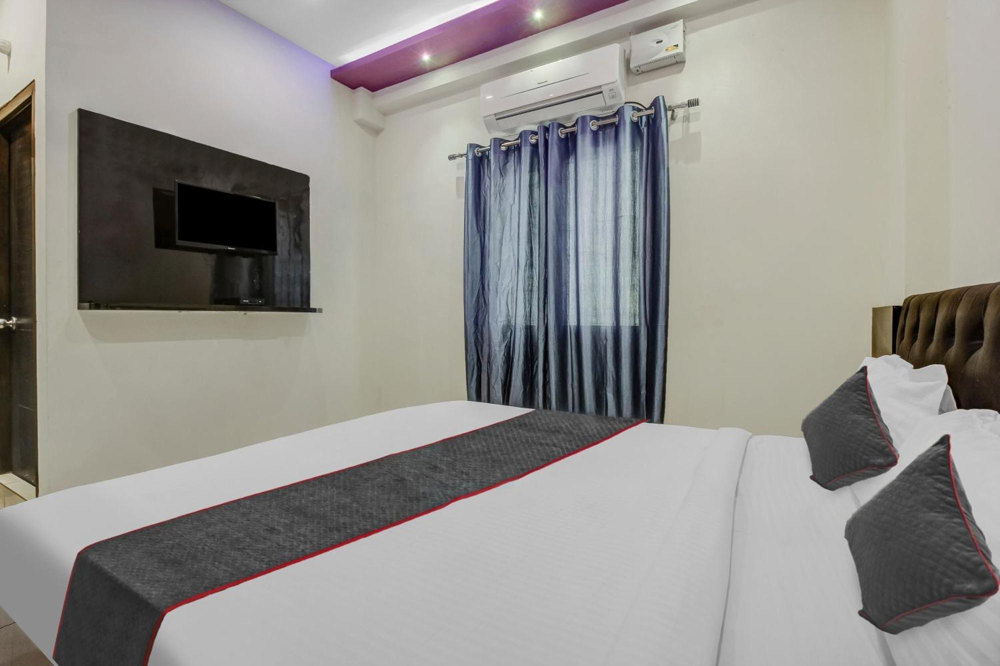 Collection O Galaxy Suites Хидерабад Екстериор снимка