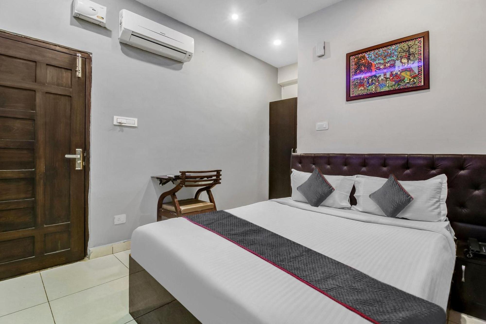 Collection O Galaxy Suites Хидерабад Екстериор снимка